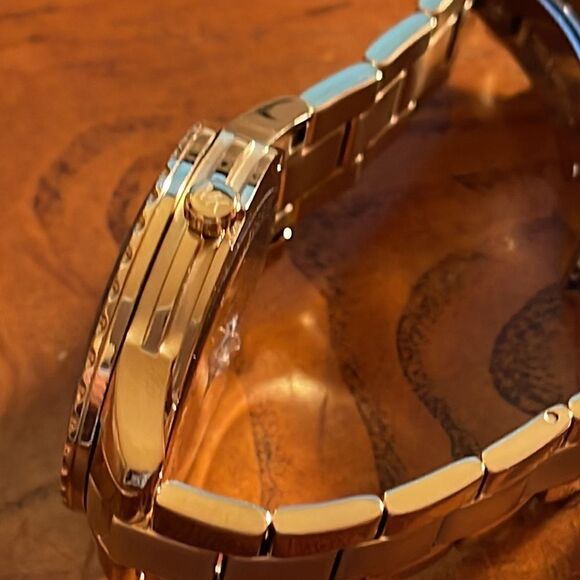 NWT Michael Kors MK6911 Runway Round Adult Female Watch - Picture 5 of 5